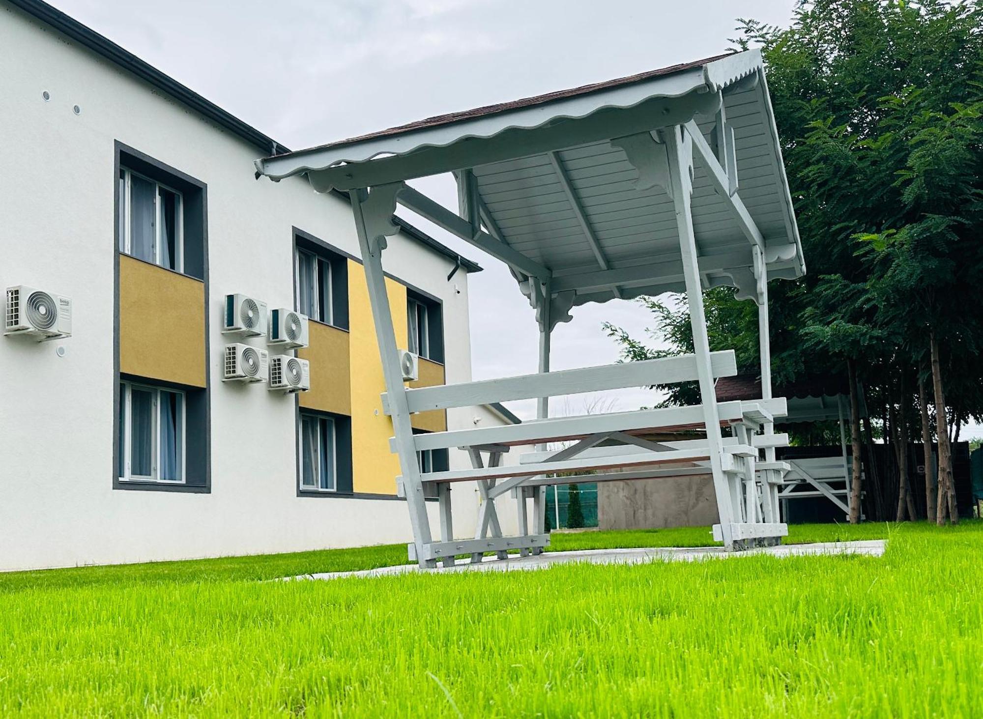 Stef Rooms Tirgu Frumos Exterior foto